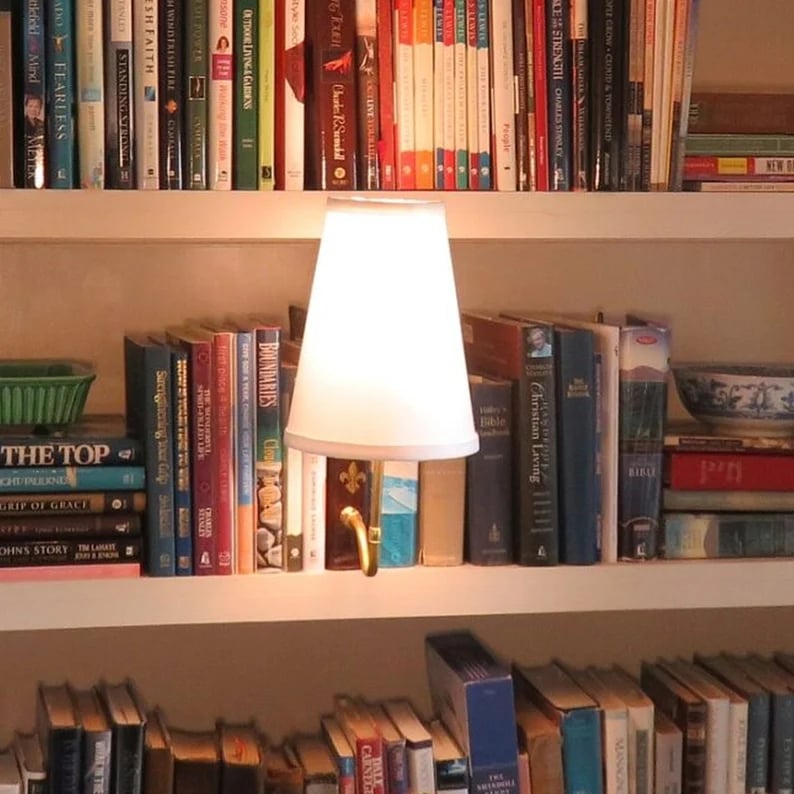 🔥 Classic Literature Lamp – Illuminate Your Space with Timeless Elegance