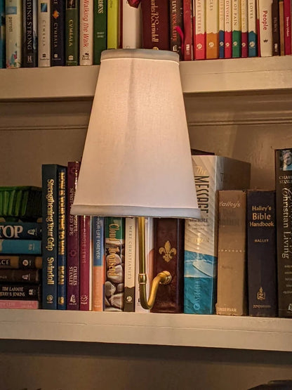 🔥 Classic Literature Lamp – Illuminate Your Space with Timeless Elegance